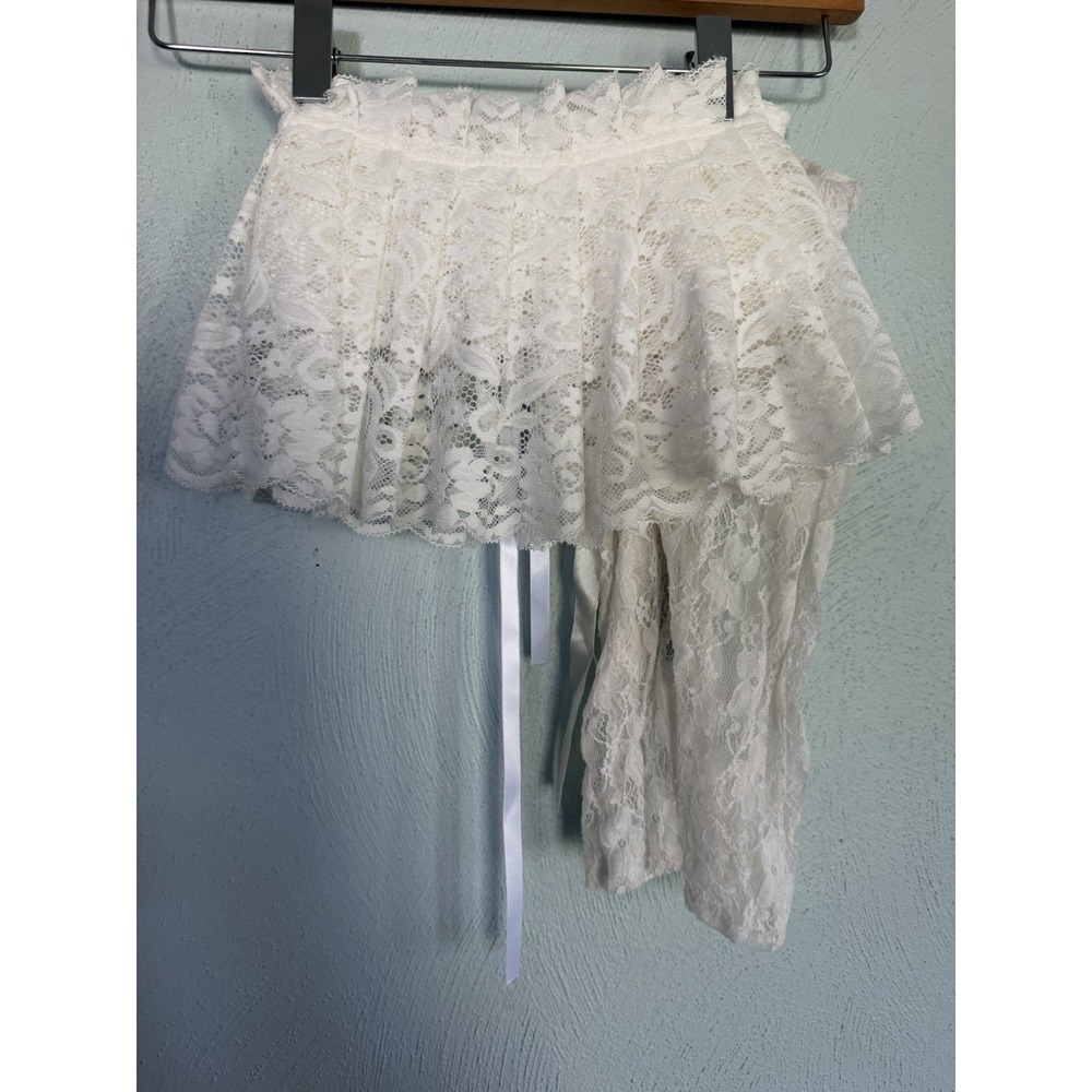 Bailey's Blossoms white lace 2-piece top/bottom set boutique 3-6 Months